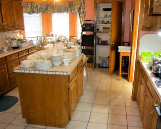 139pc Poppy Trail "Daisy" by Metlox Dinnerware