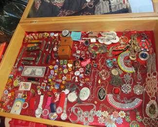 We have an exquisite collection of fine jewelry at our sale. Necklaces, earrings, rings, watches, bracelets, brooches, pins, pocketknives, trinket boxes, antique coins & paper money, vintage baseball cards, & a vintage Italian Super 777 starter Pistol. As well as a Daisy Scope, Vintage Daisy BB Air Rifle, & a signed autograph by Dallas Cowboy #56 Eugene Lockhart.