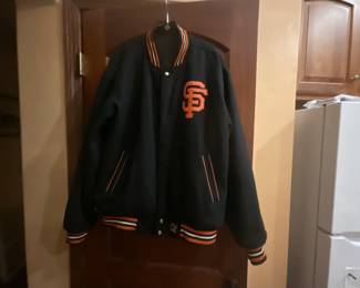 Picture 2 wool type letterman giants jacket, major league logo manufactured by JH Design Group, tag in pocket XL. 55% Wool exterior 45% Acrylic liner, 100% Polyester filler. Claimed to be worn once but looks new. See picture 3 for reversible windbreaker