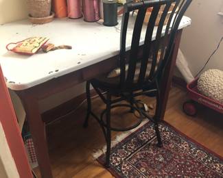 Enamel Top Table / Rugs