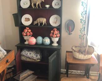 Nice Furniture and Loads of Doo Dads