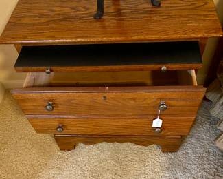 Thomasville night stand 