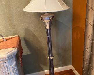 Lexington Furniture, lovely blonde oak dining set with two leaves and 6 chairs, has a stylish Grecian flair. Matching buffet and floor lamp 