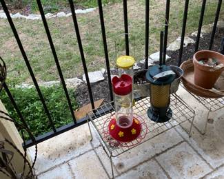 lots of great patio and yard items, all in good shape 