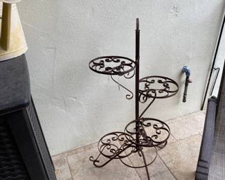 lots of great patio and yard items, all in good shape 