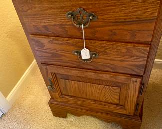 Thomasville Oak cabinet/nightstand 