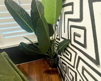 Faux floor plant
