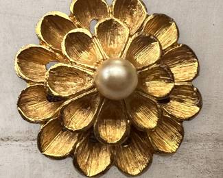 Vtg DFA Dubarry Fifth Ave Goldtone Pearl Center Brooch