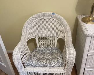 LIKE NEW WICKER CHAIR