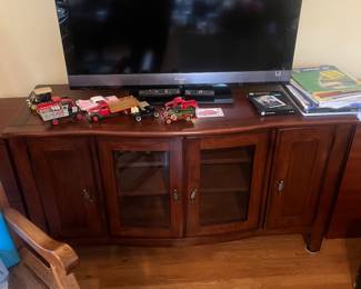 TV AND CREDENZA