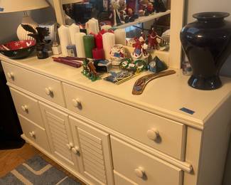 DRESSER WITH MIRROR 