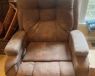 RECLINING LIFT CHAIR