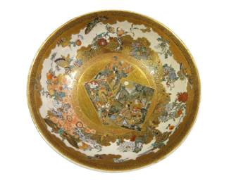 Great Japanese Satsuma bowl with center "paintings"