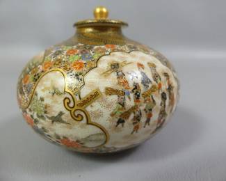 Incredible mini Satsuma jar