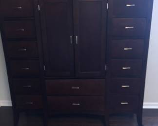 CHEST OF DRAWERS