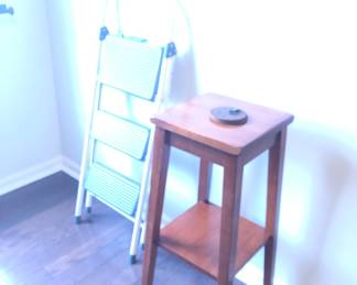 STEP LADDER AND END TABLE