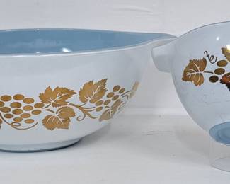 Vintage Pyrex Golden Grapes Blue Delphite Chip And Dip Set