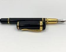 Fine Alfred Dunhill Fountain Pen
