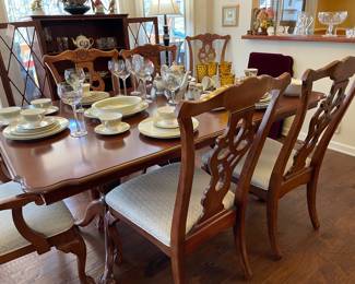 formal dining table w/6 chairs