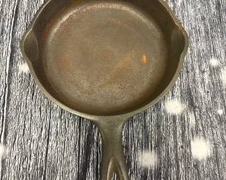 wagner ware #3 cast iron skillet