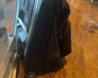 Royal Oaks Coutry Club gold travel bag