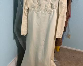 Vintage wedding dress (beautiful)