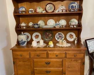 Mid Century Modern China Hutch/Buffet