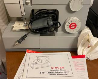 Singer Sewing Machine 