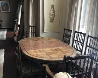 Oval table , seats 6 - 8 , take the leaf out & turns into a small round table…. Seats 4