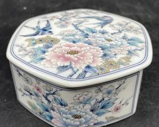Antique Japanese porclain Tricket Box