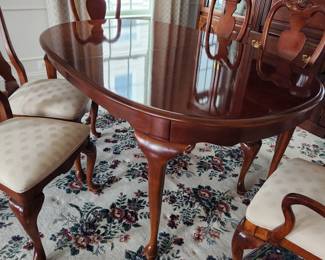 dining table with 6 chairs, 2 leaves and pads