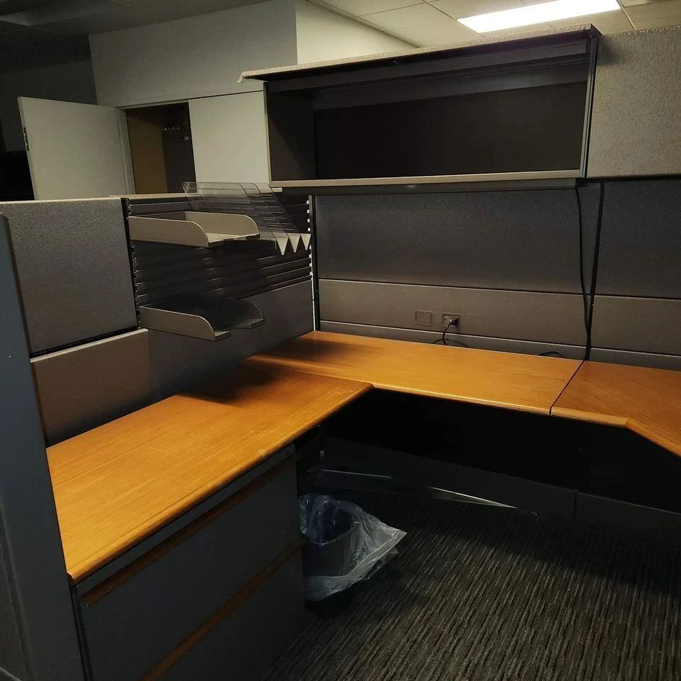 ABSOLUTE ESTATE SALES Office Furniture... starts on 1/11/2024