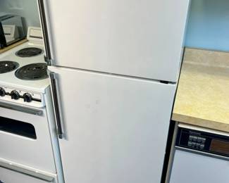 71 Kenmore Apt. Fridgemin