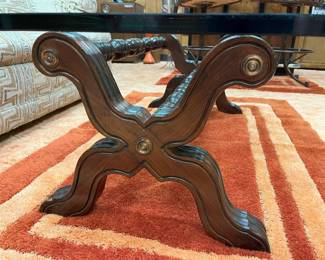 71 Glass Top Coffee Table Base Detailmin