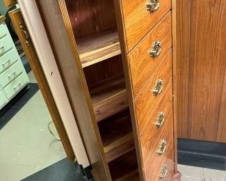 71 Lane Upright Cedar Chestmin