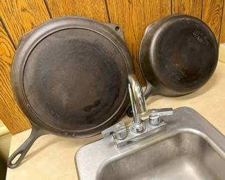 71 Vintage Cast Iron Skilletsmin