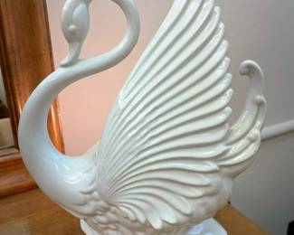 71 Vintage Maddox Swan TV Lampmin