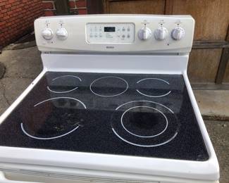 CLOSE UP FEW OF ELECTRIC STOVE MAKE OFFER