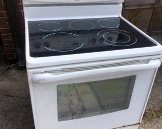 GREAT CONDITION ELECTRIC STOVE MAKE OFFER