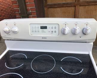 CLOSE UP VIEW OF ELECTRIC STOVE MAKE OFFER