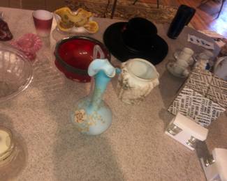 LARGE VARIETY OF AMERICAN VICTORIAN GLASSWARE