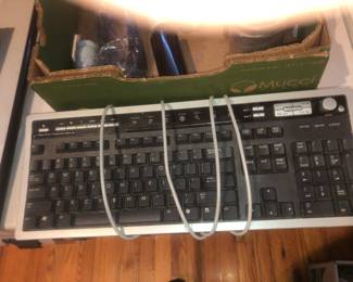 COMPUTER KEY BOARD