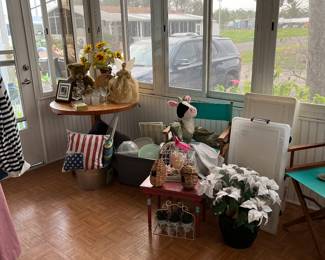 Cute accent furniture