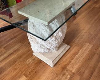 Shell accent table