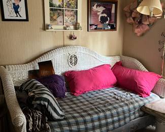 Wicker day bed