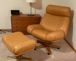 SOLD…………Vintage Leather Chair & Ottoman in super condition.  Not certain of maker it has an unusual handle I’m not familiar with see following photo