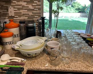 Glassware / Pyrex 