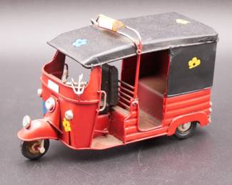 Black & Red Tuk Tuk Auto Rickshaw Metal Model
