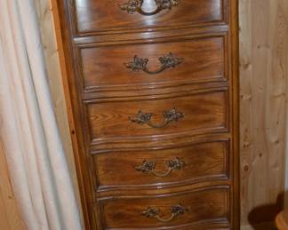 Thomasville chest of drawers