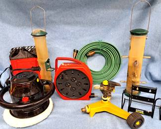 BUFFER BIRD FEEDERS HOSE LOT